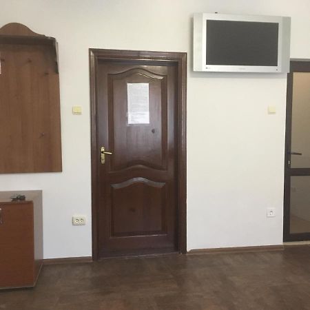 Міні-Готель Нептун Ρίβνε Εξωτερικό φωτογραφία